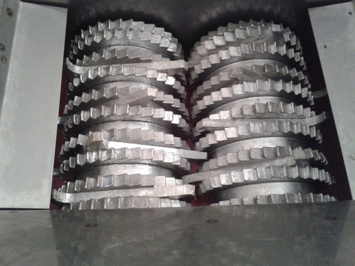 Beware of the blades in an apple crusher, as they are sharp and designed to shred the apples and any fingers that get near to them.