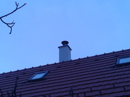 Little to no visible smoke from a hot fire using dry wood. img_914956024