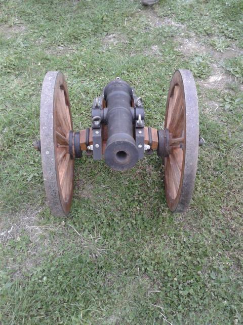 A cannon at the weapons exhibition.