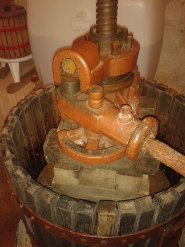 Ratchet mechanism in the press head.